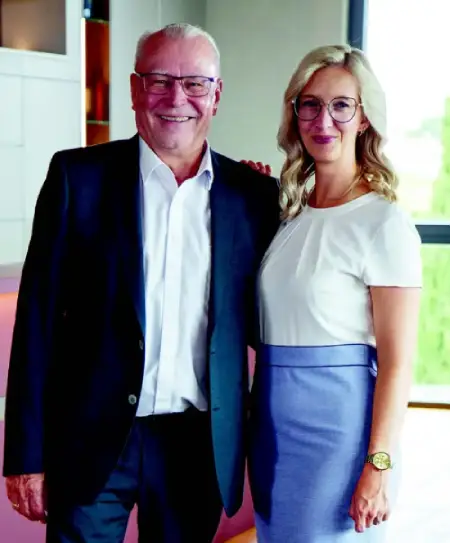 Das Bild zeigt den Firmengründer und Inhaber Uwe Werner und die Geschäftsführerin Ann-Kathrin Brühl